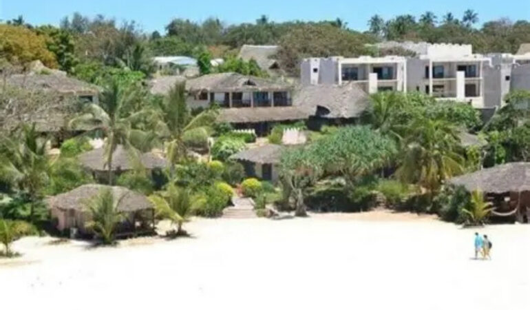 Beachfront Comfort & Party Spirit